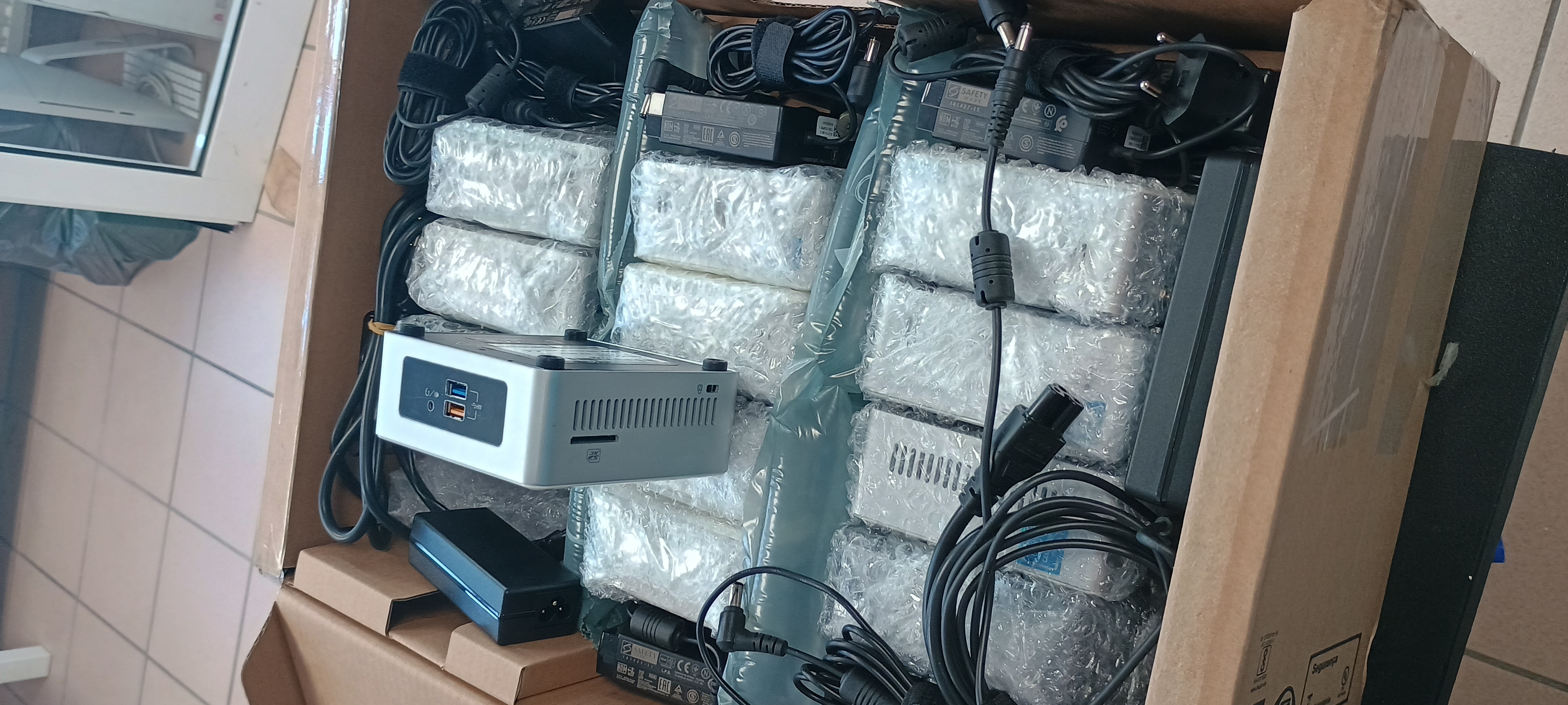 Herzlichen Dank an das Steuerbüro Burgund-Schürmann für 12 Mini-PCs!
