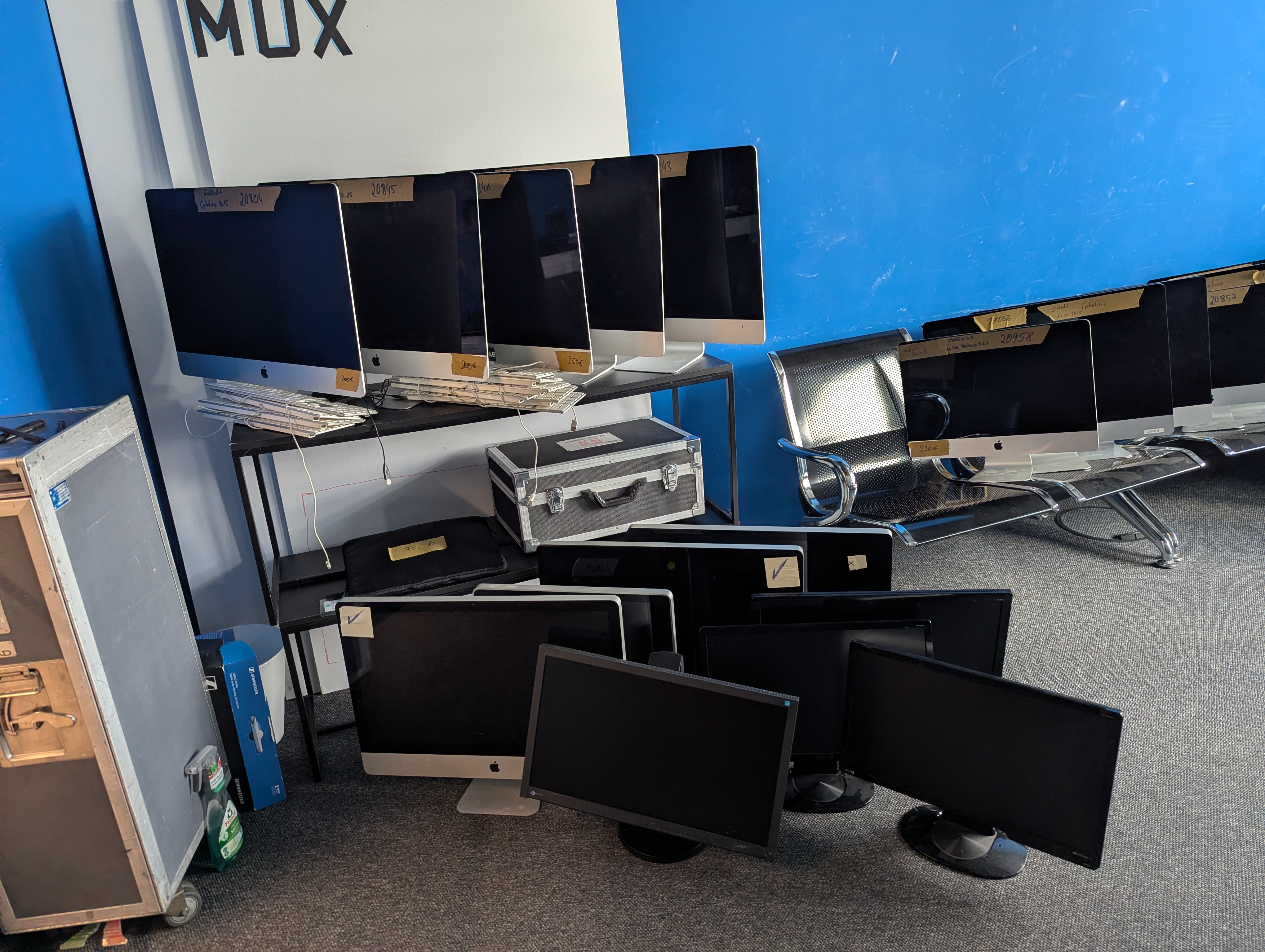 Großartige Unterstützung: 12 iMacs, Monitore und All-In-One PC vom SAE Institute Frankfurt gespendet!