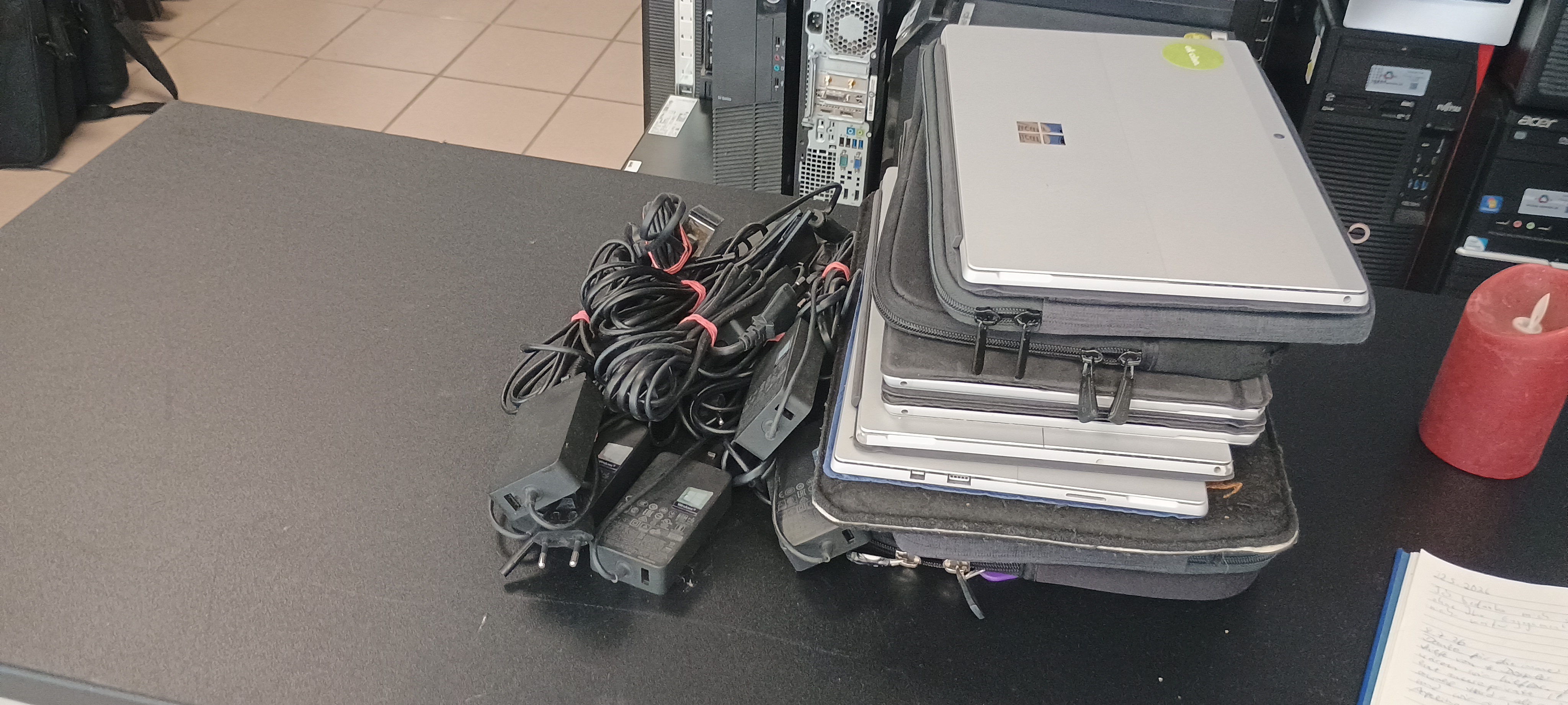 Nachhaltigkeit trifft soziale Hilfe: 11 Microsoft Surface aus Berlin eingetroffen!